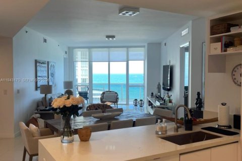 Condominio en venta en Sunny Isles Beach, Florida, 2 dormitorios, 179.77 m2 № 1999510 - foto 7