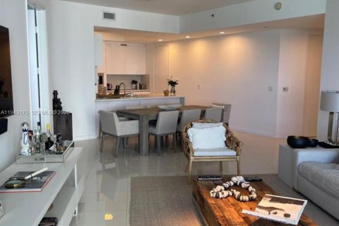 Condominio en venta en Sunny Isles Beach, Florida, 2 dormitorios, 179.77 m2 № 1999510 - foto 3