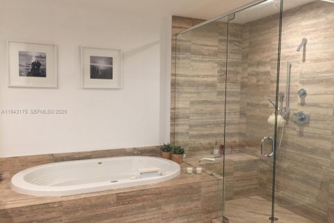 Condominio en venta en Sunny Isles Beach, Florida, 2 dormitorios, 179.77 m2 № 1999510 - foto 25