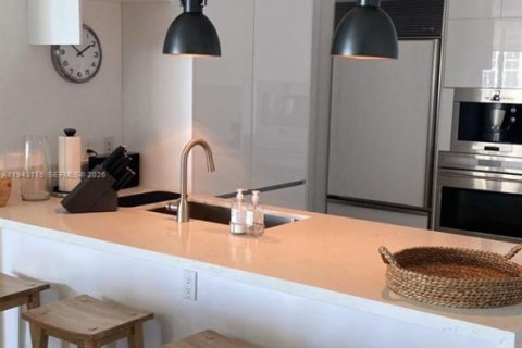 Condominio en venta en Sunny Isles Beach, Florida, 2 dormitorios, 179.77 m2 № 1999510 - foto 2