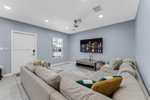 Adosado en venta en Florida City, Florida, 3 dormitorios, 140.47 m2 № 2028899 - foto 4