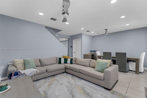 Adosado en venta en Florida City, Florida, 3 dormitorios, 140.47 m2 № 2028899 - foto 3