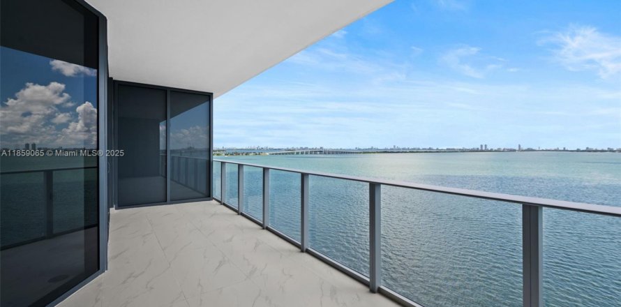 Condominio en Miami, Florida, 3 dormitorios  № 1983234