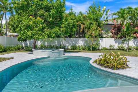 House in Delray Beach, Florida 5 bedrooms, 347.92 sq.m. № 1944797 - photo 20