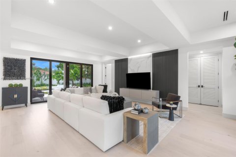 House in Delray Beach, Florida 5 bedrooms, 347.92 sq.m. № 1944797 - photo 4