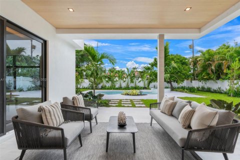 House in Delray Beach, Florida 5 bedrooms, 347.92 sq.m. № 1944797 - photo 6