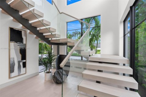 House in Delray Beach, Florida 5 bedrooms, 347.92 sq.m. № 1944797 - photo 10