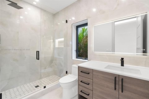 House in Delray Beach, Florida 5 bedrooms, 347.92 sq.m. № 1944797 - photo 18