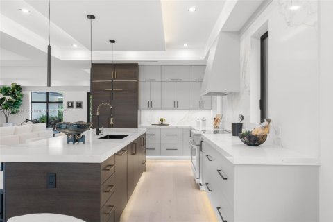 House in Delray Beach, Florida 5 bedrooms, 347.92 sq.m. № 1944797 - photo 22