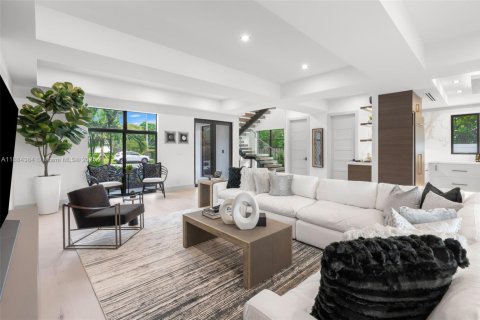 House in Delray Beach, Florida 5 bedrooms, 347.92 sq.m. № 1944797 - photo 30