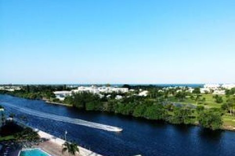 Condo in Boynton Beach, Florida, 2 bedrooms  № 1079109 - photo 1