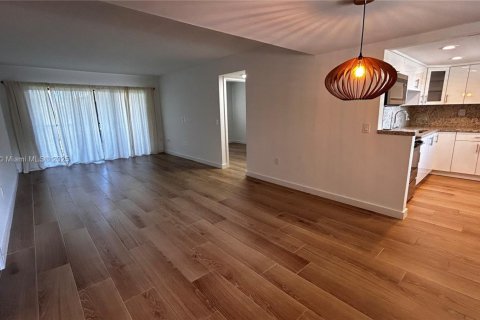 Copropriété à louer à Miami, Floride: 2 chambres, 91.51 m2 № 1883812 - photo 4