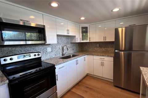 Copropriété à louer à Miami, Floride: 2 chambres, 91.51 m2 № 1883812 - photo 1