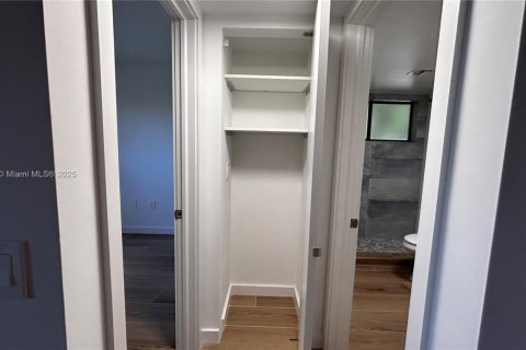 Copropriété à louer à Miami, Floride: 2 chambres, 91.51 m2 № 1883812 - photo 12
