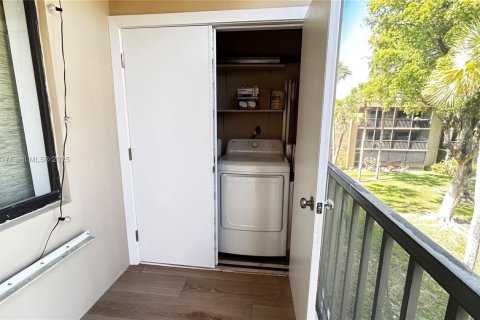 Copropriété à louer à Miami, Floride: 2 chambres, 91.51 m2 № 1883812 - photo 27