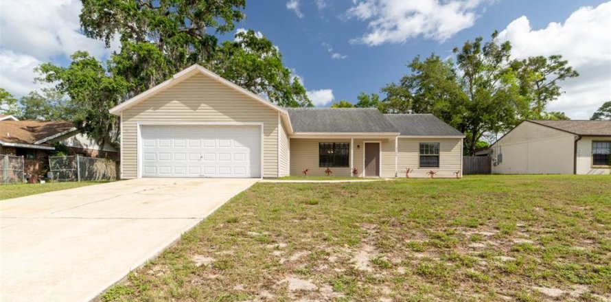 Casa en Deltona, Florida 3 dormitorios, 140.47 m2 № 1634161