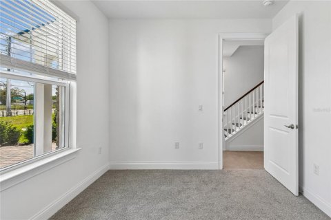 Townhouse in Oviedo, Florida 4 bedrooms, 188.13 sq.m. № 2092879 - photo 9