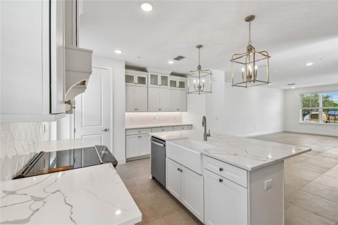 Townhouse in Oviedo, Florida 4 bedrooms, 188.13 sq.m. № 2092879 - photo 5