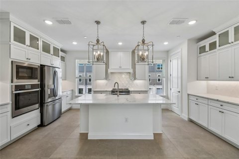 Townhouse in Oviedo, Florida 4 bedrooms, 188.13 sq.m. № 2092879 - photo 2