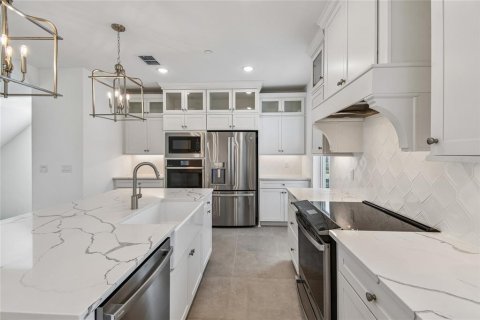 Townhouse in Oviedo, Florida 4 bedrooms, 188.13 sq.m. № 2092879 - photo 3