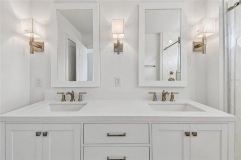 Townhouse in Oviedo, Florida 4 bedrooms, 188.13 sq.m. № 2092879 - photo 15