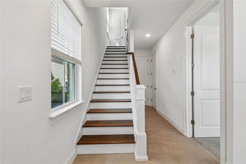 Townhouse in Oviedo, Florida 4 bedrooms, 188.13 sq.m. № 2092879 - photo 6