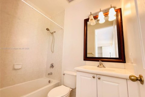 Снять в аренду виллу или дом в Катлер-Бей, Флорида 5 спален, 366.5м2, № 1942372 - фото 8