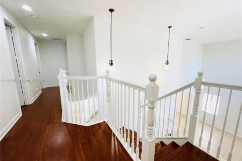 Снять в аренду виллу или дом в Катлер-Бей, Флорида 5 спален, 366.5м2, № 1942372 - фото 9