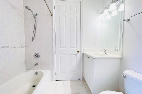 Снять в аренду виллу или дом в Катлер-Бей, Флорида 5 спален, 366.5м2, № 1942372 - фото 17