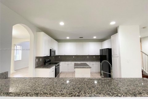 Снять в аренду виллу или дом в Катлер-Бей, Флорида 5 спален, 366.5м2, № 1942372 - фото 4