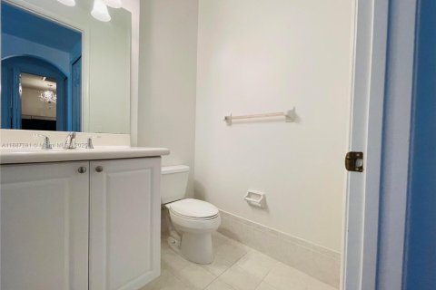 Снять в аренду виллу или дом в Катлер-Бей, Флорида 5 спален, 366.5м2, № 1942372 - фото 15