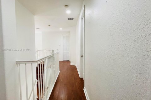 Снять в аренду виллу или дом в Катлер-Бей, Флорида 5 спален, 366.5м2, № 1942372 - фото 10