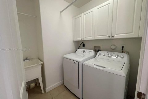 Снять в аренду виллу или дом в Катлер-Бей, Флорида 5 спален, 366.5м2, № 1942372 - фото 19