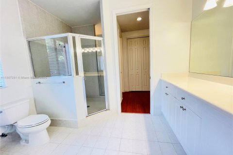 Снять в аренду виллу или дом в Катлер-Бей, Флорида 5 спален, 366.5м2, № 1942372 - фото 14