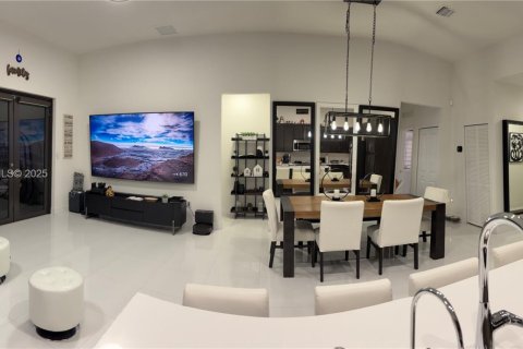 House in Homestead, Florida 4 bedrooms, 193.98 sq.m. № 1988583 - photo 17