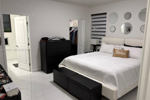 House in Homestead, Florida 4 bedrooms, 193.98 sq.m. № 1988583 - photo 16