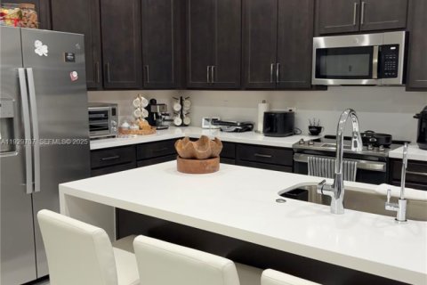 House in Homestead, Florida 4 bedrooms, 193.98 sq.m. № 1988583 - photo 19