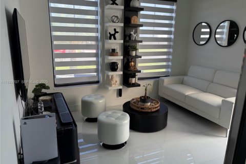 House in Homestead, Florida 4 bedrooms, 193.98 sq.m. № 1988583 - photo 4