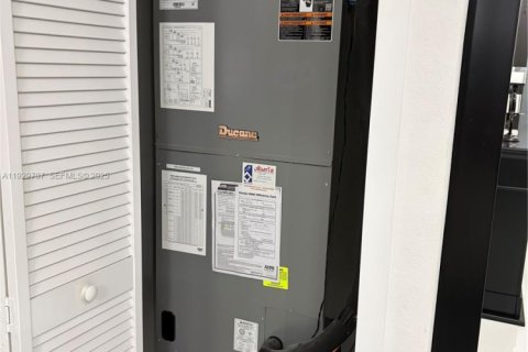 House in Homestead, Florida 4 bedrooms, 193.98 sq.m. № 1988583 - photo 12