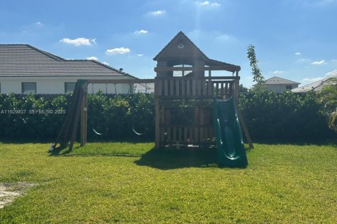 House in Homestead, Florida 4 bedrooms, 193.98 sq.m. № 1988583 - photo 26