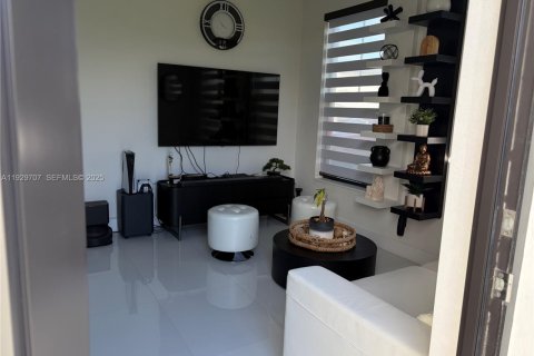 House in Homestead, Florida 4 bedrooms, 193.98 sq.m. № 1988583 - photo 1