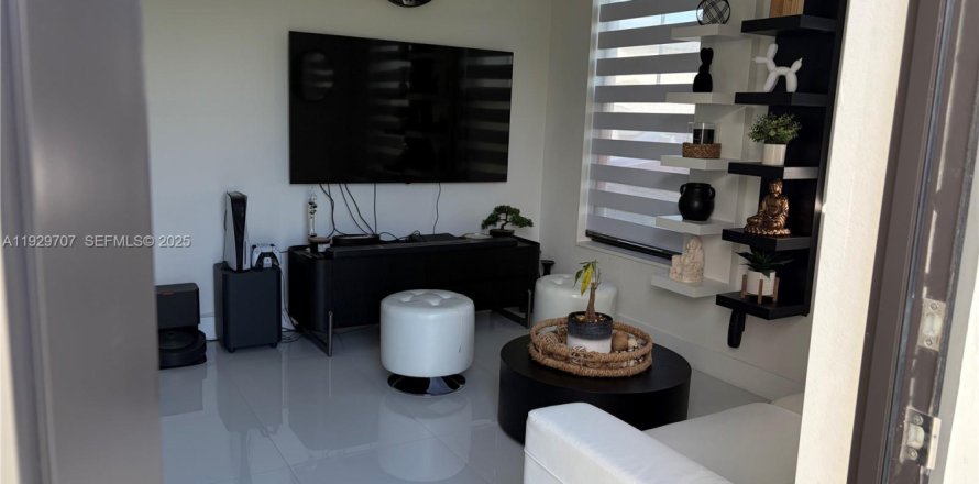 House in Homestead, Florida 4 bedrooms, 193.98 sq.m. № 1988583