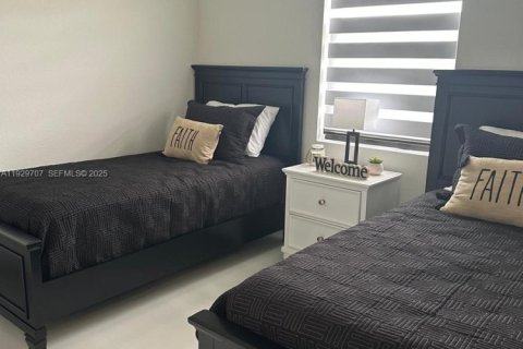 House in Homestead, Florida 4 bedrooms, 193.98 sq.m. № 1988583 - photo 23