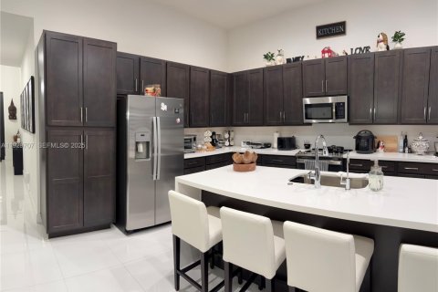 House in Homestead, Florida 4 bedrooms, 193.98 sq.m. № 1988583 - photo 22