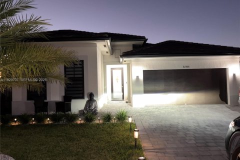 House in Homestead, Florida 4 bedrooms, 193.98 sq.m. № 1988583 - photo 20