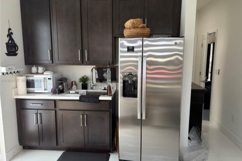 House in Homestead, Florida 4 bedrooms, 193.98 sq.m. № 1988583 - photo 3