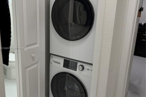 House in Homestead, Florida 4 bedrooms, 193.98 sq.m. № 1988583 - photo 6