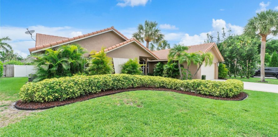 House in Boca Raton, Florida 4 bedrooms, 266.63 sq.m. № 1189757