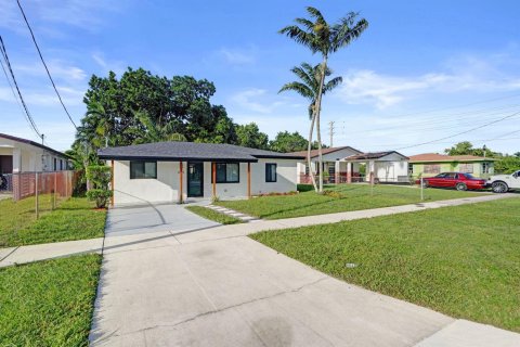 Casa en venta en West Park, Florida, 3 dormitorios, 81.01 m2 № 2413124 - foto 8