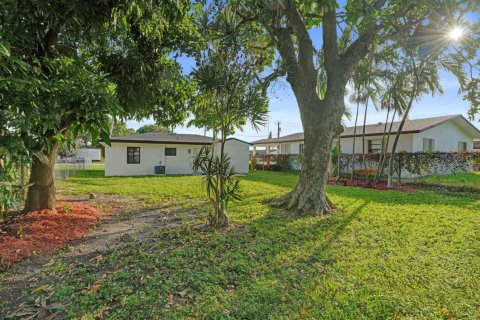 Casa en venta en West Park, Florida, 3 dormitorios, 81.01 m2 № 2413124 - foto 17
